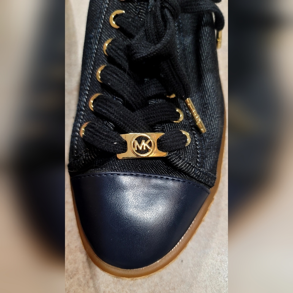 Micheal kors size 8 navy - Picture 5 of 6